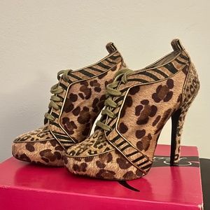 Leopard textured bootie